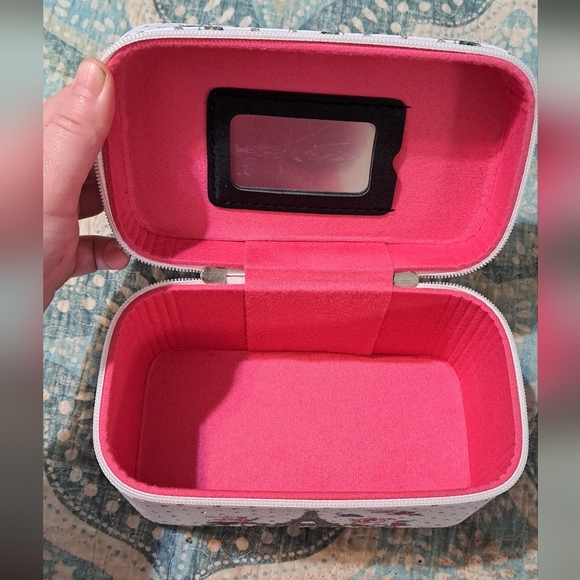 Boutique Love in Paris Rhinestone Beauty Train Cases Set of 3 - Picture 10 of 11